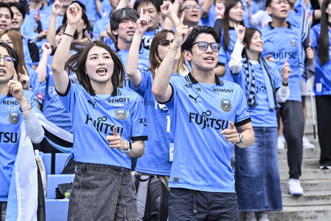 【サポーターアルバム(3)】G大阪戦での観客席＆入場時の川崎フロンターレのサポーター写真77枚！選手と手をつないだ子どもたちなど現地写真「川崎フロンターレーガンバ大阪(3)」の画像064