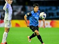 「チームに溶け込んでいて笑える」J1札幌をタイでサプライズ訪問の元所属選手にファン歓喜！「相変わらずお茶目」「絶対に食べる手を止めない後輩おもろすぎるw」などの声が広がるの画像