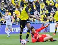 「彩艶のダンクエグすぎる」「もう八村塁くんやん笑」シーズン前キャンプでのJ1浦和レッズGK鈴木彩艶の水中バスケに「浦和の八村塁」の声!の画像