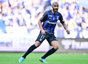 「2人とも可愛い」G大阪“チュニジア代表FW＆熱すぎる通訳”コンビの「がんこ寿司スマイルショット」が話題！「微笑ましすぎるやろ」「最高の組み合わせ」との声の画像