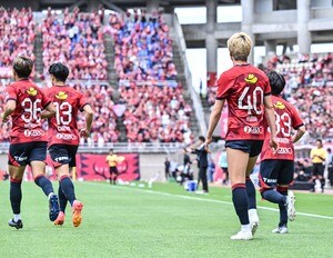 「今年は番号変更多いな」「なぜ7番から77番なんだ！」J1鹿島が発表した「所属29選手の新背番号＆空き番号」にサポーター驚き！ 知念慶の「ポジション変更」にも注目の声の画像