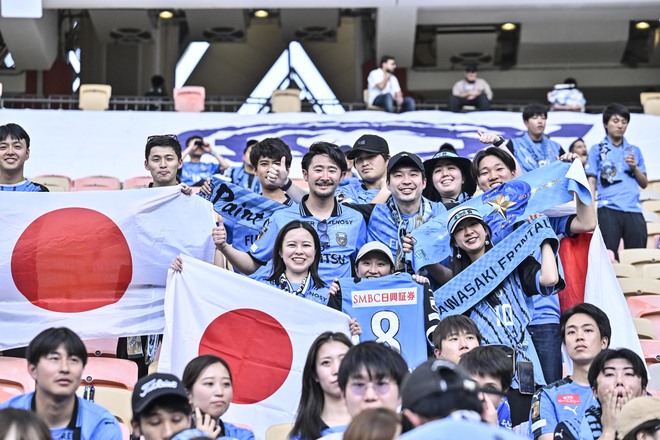 【サポーターアルバム】ACLE決勝に駆け付けた川崎サポーターは衝撃の700人！ 現地で声援を送ったサポーター写真81枚「アル・アハリー川崎フロンターレ(3)」の画像027