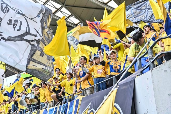 【仙台サポーターアルバム(2)】雨の試合に2000人！ 現地撮影した「ベガルタ仙台のサポーター写真99枚」！「ジェフユナイテッド千葉ーベガルタ仙台」の画像064