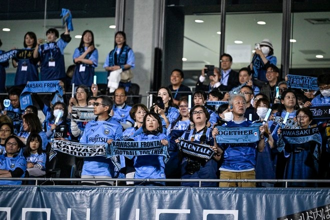 【サポーターアルバム】平日ナイターの試合前から駆け付けた川崎フロンターレのサポーター写真84枚！ 夕日に照らされながらの等々力ショット「川崎フロンターレー横浜FC」の画像048