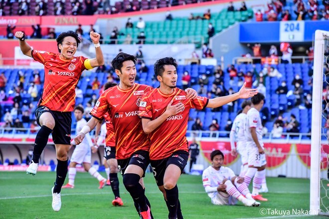 名古屋グランパス、ルヴァン初戴冠!(1)「セットプレーで壊され、セットプレーで壊した」2連戦のゲームプランの画像