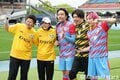 ベレーザ歓喜の瞬間にレジェンド2人も駆けつけた！｢サッカーの神様っているんですね｣今季限りで引退のDF岩清水梓が息子と掲げた優勝トロフィー【RB大宮アルディージャWOMEN vs日テレ・東京ヴェルディベレーザ】激闘PHOTOギャラリーの画像001