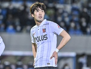 【浦和レッズ】警戒していた鹿島アントラーズの「クロス攻撃」で失点。「5-3-2変更」が功を奏し、岩波拓也の「ニアそらし」で追いつくも逆転ならずの画像