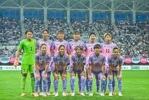 「なるほど703!!」渡辺直美が「なでしこジャパンのユニフォーム姿」公開！ 自身の名前を背番号にした「特製デザイン」で激励を送るとともに、なでしこ10番との交流明かすの画像