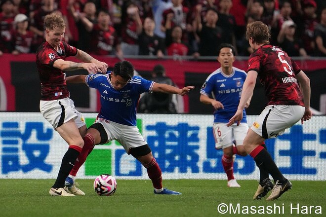 浦和の伊藤敦樹が２得点！ACL決勝を控えるマリノスを撃破！ PHOTOギャラリー【明治安田J1リーグ 第12節 浦和レッズvs横浜F･マリノス 2024年5月6日 17:03キックオフ】の画像003