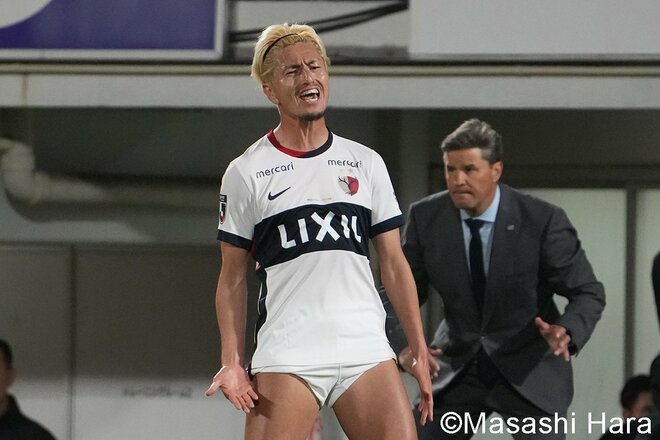 日立台の｢横断幕｣に柏エース奮起も…劣勢を救った鈴木優磨の一撃！ 終盤の退場劇を乗り越え、王者・鹿島が驚異の｢修正力｣で逃げ切り【柏レイソルvs鹿島アントラーズ】激闘PHOTOギャラリーの画像003