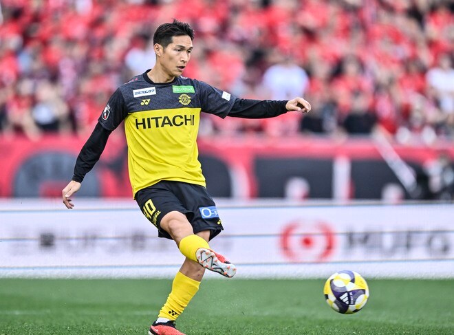 木下康介・垣田裕暉の２トップに古巣対決となった小泉佳穂が先発。前半2得点でアウェイで快勝飾る【試合アルバム】「浦和レッズ―柏レイソル」の画像003
