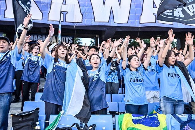 【サポーターアルバム】平日ナイターの試合前から駆け付けた川崎フロンターレのサポーター写真84枚！ 夕日に照らされながらの等々力ショット「川崎フロンターレー横浜FC」の画像078