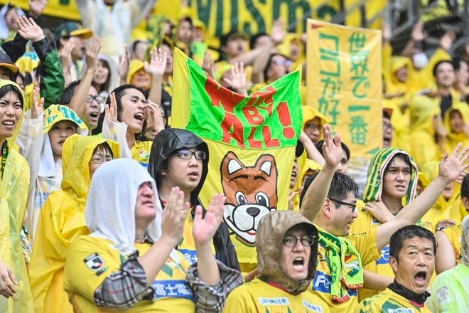 【千葉サポーターアルバム】雨の中で首位堅持のチームを後押しした「ジェフユナイテッド千葉のサポーター写真99枚」！ ゴール裏の熱狂ショット「ジェフユナイテッド千葉ーベガルタ仙台」の画像065