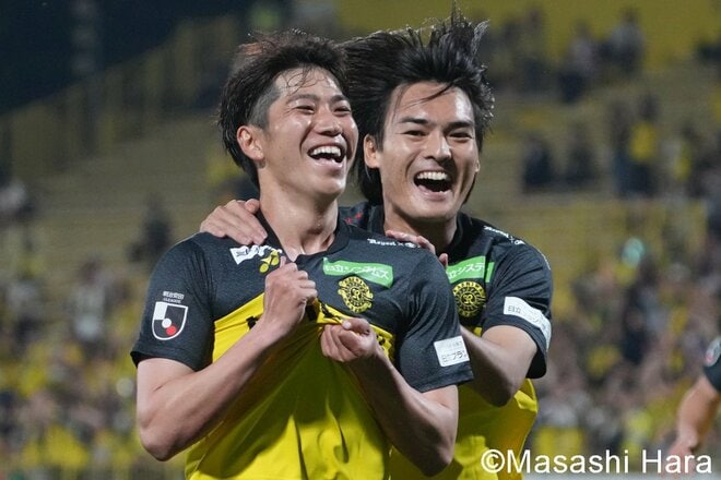 「美しい」夕暮れの三協F柏でキックオフ、東京V染野唯月に「先制される」も…後半投入で試合の「流れを変えた」柏の背番号8!【柏レイソルvs東京ヴェルディ】激闘PHOTOギャラリーの画像