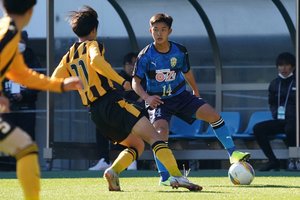 PHOTOギャラリー「ピッチの焦点」【第100回全国高校サッカー選手権準々決勝　大津（熊本）ｖｓ前橋育英（群馬）　２０２２年１月４日キックオフ】（渡辺浩樹撮影）の画像