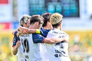 「その一連を間近で見た私は感動して涙目」J2千葉の選手の「サポーターと共同での即興ゴールパフォーマンス」が話題に！ ちばぎんカップで決めた圧巻ループ直後に披露の画像