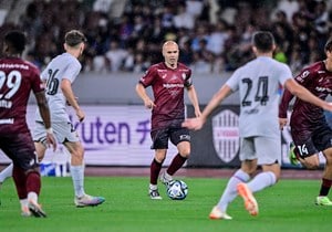 「すごい方とコラボしてる」古橋亨梧とテレ朝人気女子アナらとの「イニエスタ観戦国立ショット」公開される！ 日本代表復帰FWが私服で国立に駆けつけていた！の画像