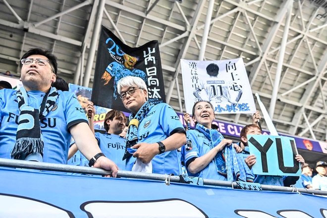 【サポーターアルバム】敵地で勝利を掴んだ川崎フロンターレのサポーター写真75枚！ 圧巻の応援で勝ち越し導く「サンフレッチェ広島ー川崎フロンターレ」の画像044