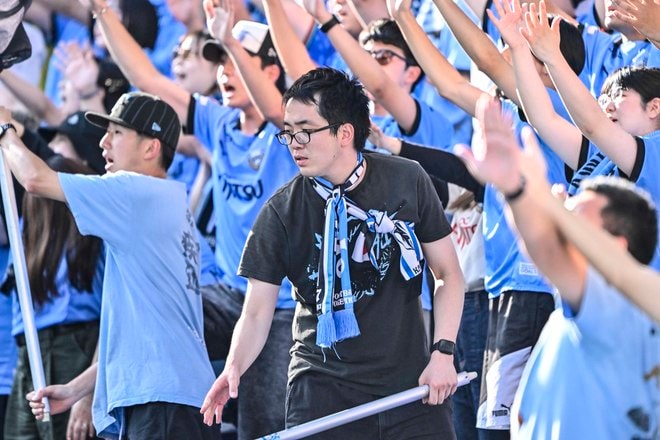 【サポーターアルバム】敵地で勝利を掴んだ川崎フロンターレのサポーター写真75枚！ 圧巻の応援で勝ち越し導く「サンフレッチェ広島ー川崎フロンターレ」の画像014