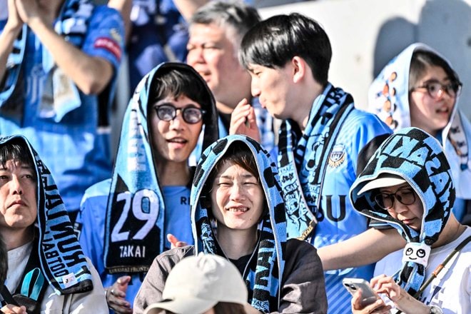【サポーターアルバム】敵地で勝利を掴んだ川崎フロンターレのサポーター写真75枚！ 圧巻の応援で勝ち越し導く「サンフレッチェ広島ー川崎フロンターレ」の画像023