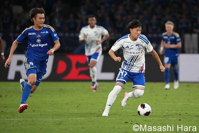 数的不利になっても町田が追いついて無敗継続！三井寺眞と小川航基のマッチアップ！指揮官の背景に｢妥協なき、頂点へ｣＆望月ヘンリー海輝が渾身のガッツポーズ！【FC町田ゼルビアvs横浜F・マリノス】激闘PHOTOギャラリーの画像007