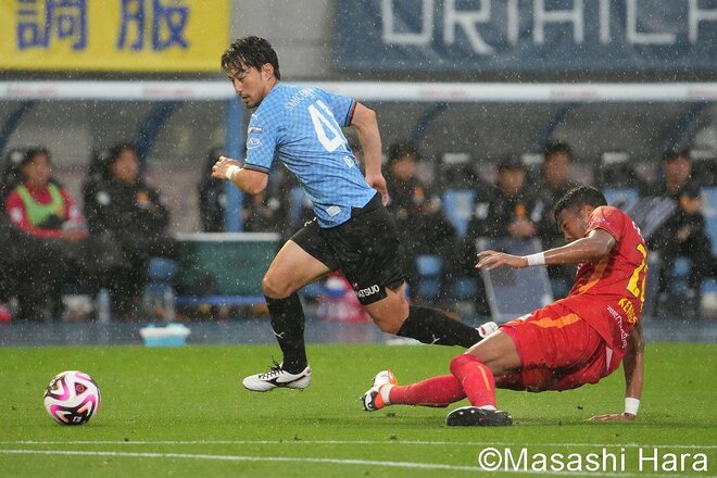 3試合勝利なし、川崎が｢頼れる男｣家長昭博の2ゴールで名古屋を圧倒！PHOTOギャラリー【明治安田J1リーグ 第17節 川崎フロンターレvs名古屋グランパス 2024年6月2日 17:13キックオフ】の画像004
