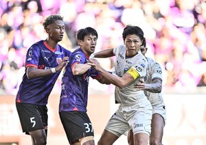 「最高過ぎた！可愛い好き」フォロワー数56万人・超人気声優のJ1「ユニフォーム×白スカートコーデ」が3万いいねの大反響！“寝転がり手つなぎショット”にも「イチャイチャしている…最高です…」の声の画像