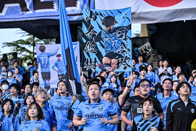 【サポーターアルバム】平日ナイターの試合前から駆け付けた川崎フロンターレのサポーター写真84枚！ 夕日に照らされながらの等々力ショット「川崎フロンターレー横浜FC」の画像042