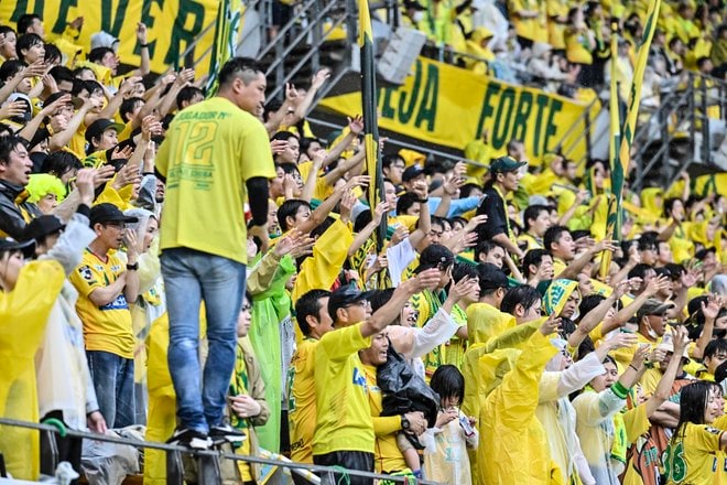 【千葉サポーターアルバム】雨の中で首位堅持のチームを後押しした「ジェフユナイテッド千葉のサポーター写真99枚」！ ゴール裏の熱狂ショット「ジェフユナイテッド千葉ーベガルタ仙台」の画像023