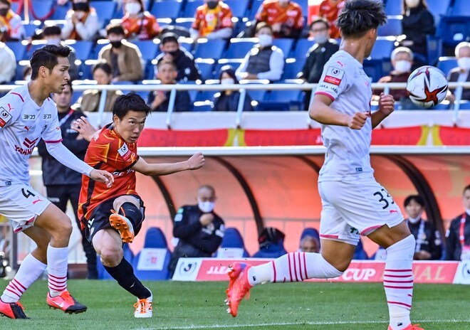 名古屋グランパス・稲垣祥、2戦連続弾に「日本代表に呼べ」の声! 「ルヴァン男」が見せた「ボックス・トゥ・ボックスの真髄」の画像