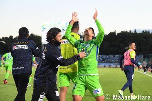 PHOTOギャラリー「ピッチの焦点」湘南・山田直輝は前日に亡くなった大好きな祖母へゴールを捧げた「今日は空から見てくれていたかな」【明治安田Ｊ１リーグ　第３３節　湘南ベルマーレｖｓ横浜ＦＣ　２０２１年１０月２３日　１５：０３キックオフ】の画像