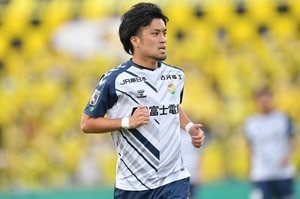 「お相手が美人過ぎる…」J2千葉MF風間宏矢がモデル妻と結婚発表で「新婚夫婦ショット」公開！「なんと美しい奥さん」「めっちゃ綺麗な人だー！」と大反響の画像