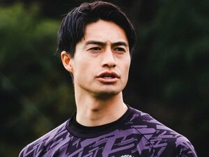 ｢目ん玉飛び出るくらい美人｣W杯ウクライナ戦MVPの元サガン鳥栖GK、サロモ系美女と入籍｢顔出し夫婦ショット｣に反響続々の画像