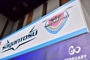 J1サガン鳥栖が「11・06着用ユニフォーム」発表で、「このデザイン、懐かしい」の声！ クラブ発足当初のロゴを用いた「レジェンドマッチ専用デザイン」の画像