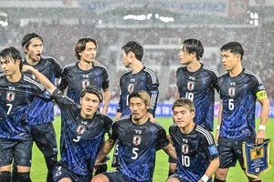 「顔採用してるってくらいイケメン揃い」日本代表全員がビシっと決めた「スーツ集合写真」が大絶賛！「三笘さんだけネクタイ曲がってる」「伊東純也スタイルよすぎ」と見どころ満載の声の画像