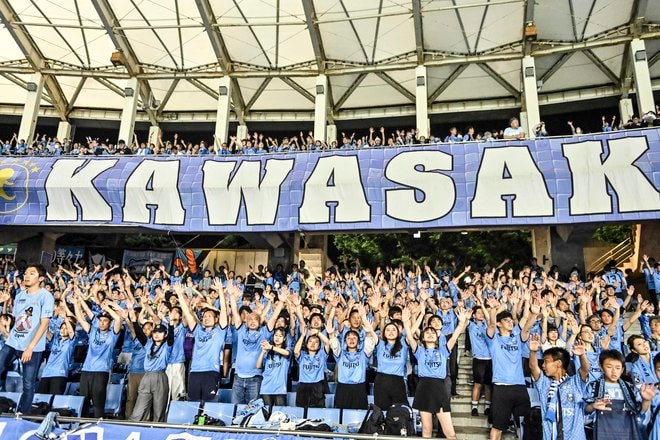 【サポーターアルバム】浦和相手に連勝止まるも、悔しさを声援に変えた「川崎フロンターレのサポーターの試合後の写真41枚!「川崎フロンターレー浦和レッズ」の画像