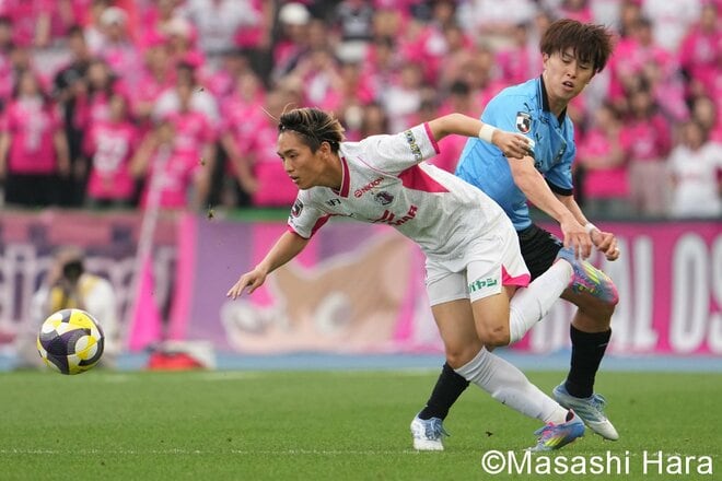 神セーブに｢頭を抱えた｣山田新、助っ人が｢技アリ＆気持ち｣の2ゴール、サッカー日本代表DF20歳も｢破顔一笑｣、等々力劇場の名勝負【川崎フロンターレvsセレッソ大阪】PHOTOギャラリーの画像008