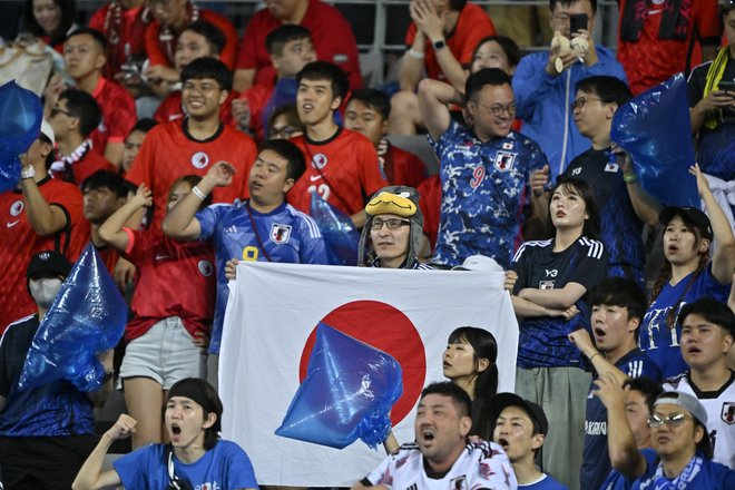 【サポーターアルバム】サッカー日本代表の韓国戦勝利を支えたサポーター写真95枚！ 韓国・龍仁に駆け付けた熱い声援ショット「日本代表ー韓国代表」の画像049