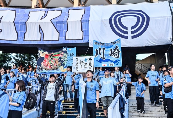 【サポーターアルバム】平日ナイターの試合前から駆け付けた川崎フロンターレのサポーター写真84枚！ 夕日に照らされながらの等々力ショット「川崎フロンターレー横浜FC」の画像060