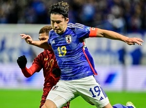 【託された日本代表のキャプテンマーク。生粋のリーダー中山雄太が果たす役割(1)】「巻いてから感じることは多かった」と振り返った90分…事前に伝えられていた特別な役割の画像