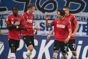 ｢ゴラッソ｣｢すげぇ｣!! サッカー日本代表・室屋成が欧州挑戦3年目で初ゴール! 超絶弾丸ダイレクトボレーが炸裂…｢身体がゴツくなった｣など反響のハノーファー｢初ゴール｣とは?【動画】の画像