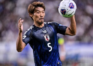 「か、可愛い こんな家族になりたい」守田英正が公開した「人気モデル妻×娘との家族クリスマスショト」が大反響！「観ているだけで幸せ」の声の画像