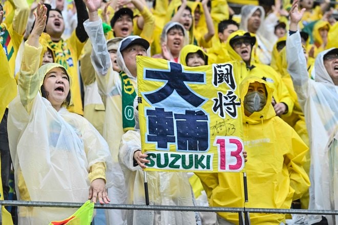 【千葉サポーターアルバム】雨の中で首位堅持のチームを後押しした「ジェフユナイテッド千葉のサポーター写真99枚」！ ゴール裏の熱狂ショット「ジェフユナイテッド千葉ーベガルタ仙台」の画像055