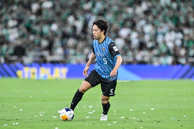 【川崎フロンターレアルバム】ACLE決勝で両SBとして奮闘した佐々木旭の写真40枚！ 試合後に見せた放心状態が表す、すべてを注ぎ込んだ姿「アル・アハリー川崎フロンターレ」の画像026