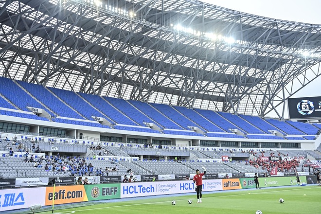 日本代表のE―1初戦・香港戦の観客数は687人と衝撃の空席だらけに……スタジアム周辺で大渋滞を懸念する声も虚しく収容率はまさかの2％で、今季J1最低の10%しか入らずの画像005