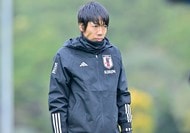 「日本語慣れてないだろうけど日本語のグッズ渡してる」新天地アメリカ到着の山根視来を現地ファンが「惜しい日本語グッズ」で歓迎!「カタカナで作ってくれた気持ちが嬉しいね」などの声の画像