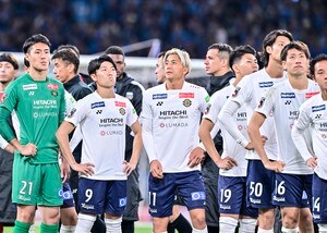 「途中から赤くなった」「凝った演出」天皇杯決勝で柏レイソルが「ACL思いのこもったコレオ」を披露！「すごぉぉぉ！！」「普通にえぐい笑笑」と絶賛続々の画像
