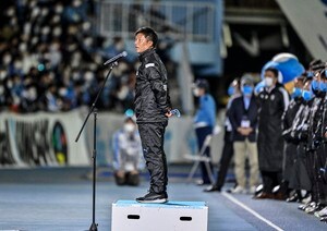 「これを聞いて奮い立たない人はいない」川崎フロンターレ・鬼木達監督のスピーチが「心を揺さぶる」と話題に！ 逆転3連覇へ、「必ずその期待に応えたい」と声を震わせながらアウェイ・FC東京戦へ共闘を呼び掛ける！の画像