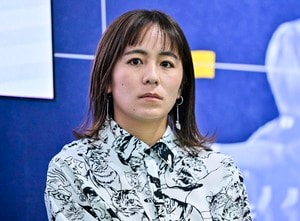 「可愛い♡」「2人ともにっこり笑顔！」元なでしこ・岩渕真奈さんが公開したタイで撮影した「元Jリーガーとの横並び2ショット」にファンの視線集中！ 意外な組み合わせを披露の画像