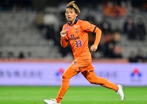 「これはもう芸術」清水の元日本代表MF乾貴士の長距離ドリブルからの”GK絶望スーペルゴラッソ弾”が凄い！「後ろから見た時のシュートコースがエグすぎる」の声の画像